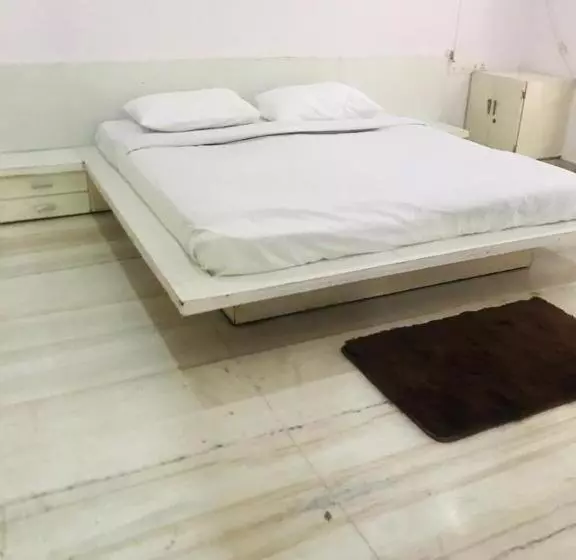 ペンション Comfortable Guest House Stay In Jubilee Hills