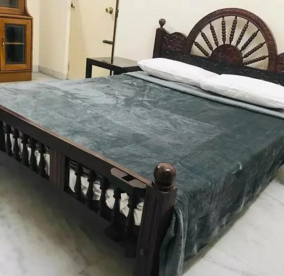 ペンション Comfortable Guest House Stay In Jubilee Hills
