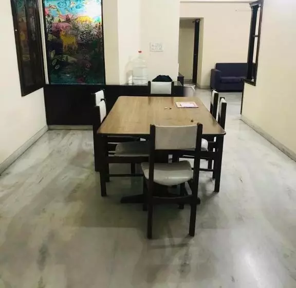 ペンション Comfortable Guest House Stay In Jubilee Hills