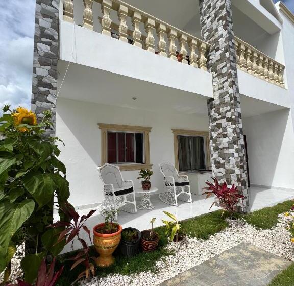 پانسیون Encantadora Villa Blue Completa