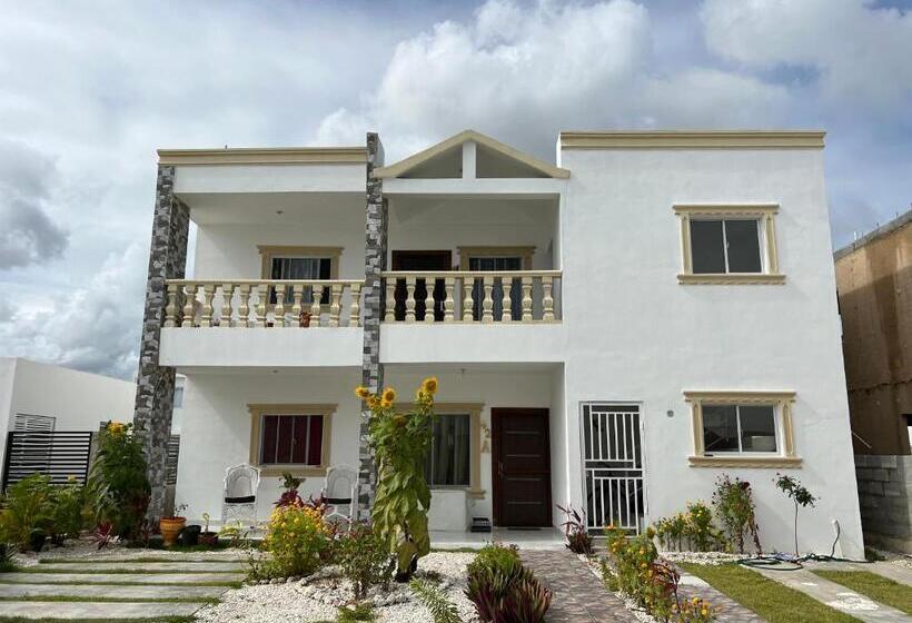 پانسیون Encantadora Villa Blue Completa