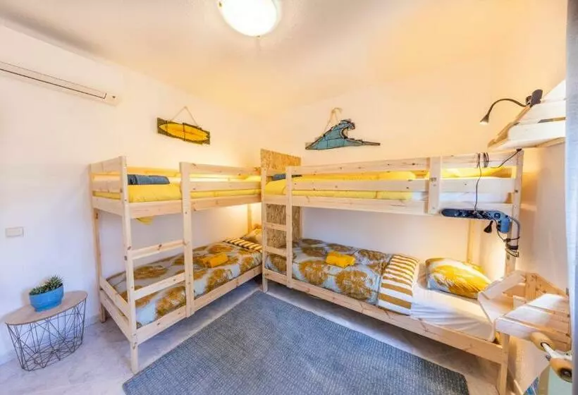 Retkeilymaja Carrapateiraextreme Surf Villa
