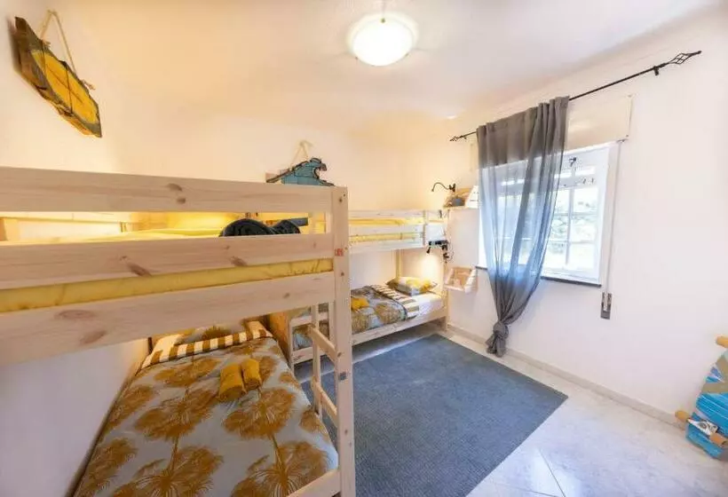 Retkeilymaja Carrapateiraextreme Surf Villa