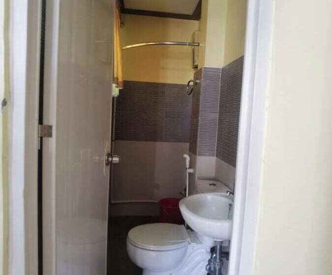 هتل Delta Star Manor