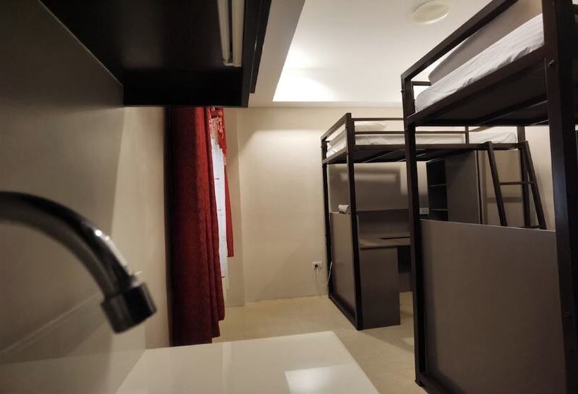 هتل Delta Star Manor