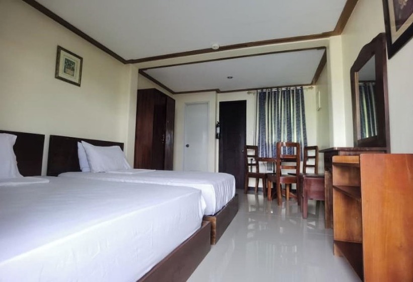 هتل Delta Star Manor