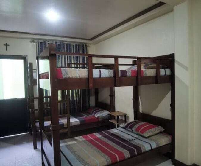 هتل Delta Star Manor