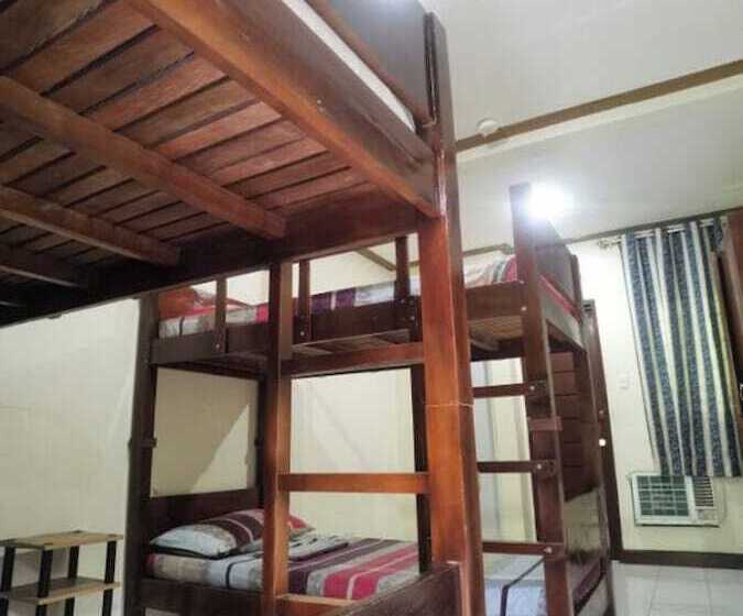 هتل Delta Star Manor