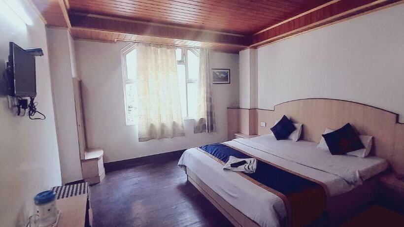 Dhe Kyi Khang By Magwave Hotels 100 Mts From Mg Marg