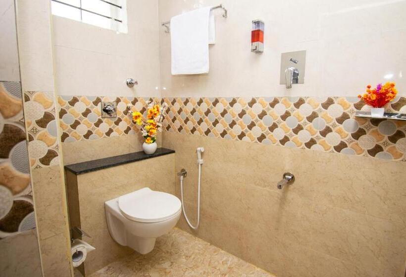 Octave Hotel Jm Residency