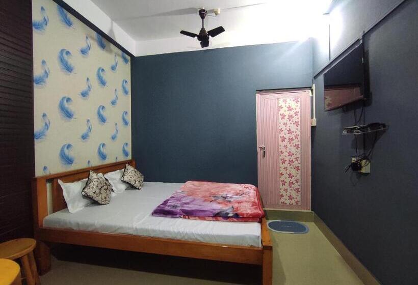 هتل Eight Lucky Homestay