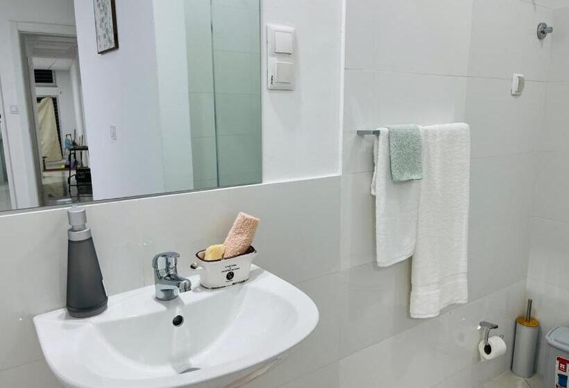 پانسیون City Center Luxurious Suites & Rooms