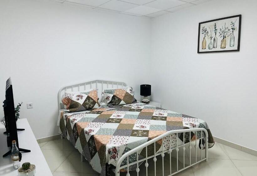 پانسیون City Center Luxurious Suites & Rooms