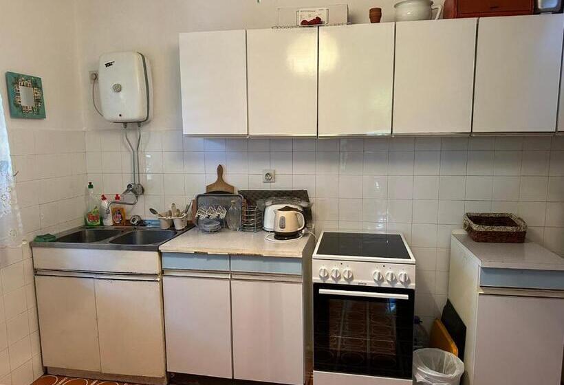 پانسیون Lovorika