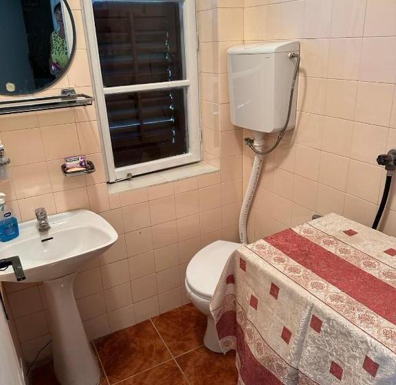 پانسیون Lovorika