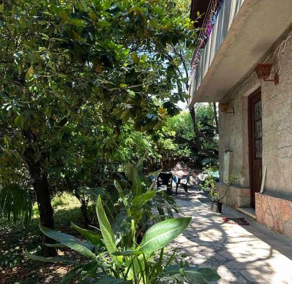 پانسیون Lovorika