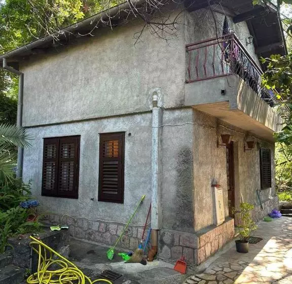 پانسیون Lovorika