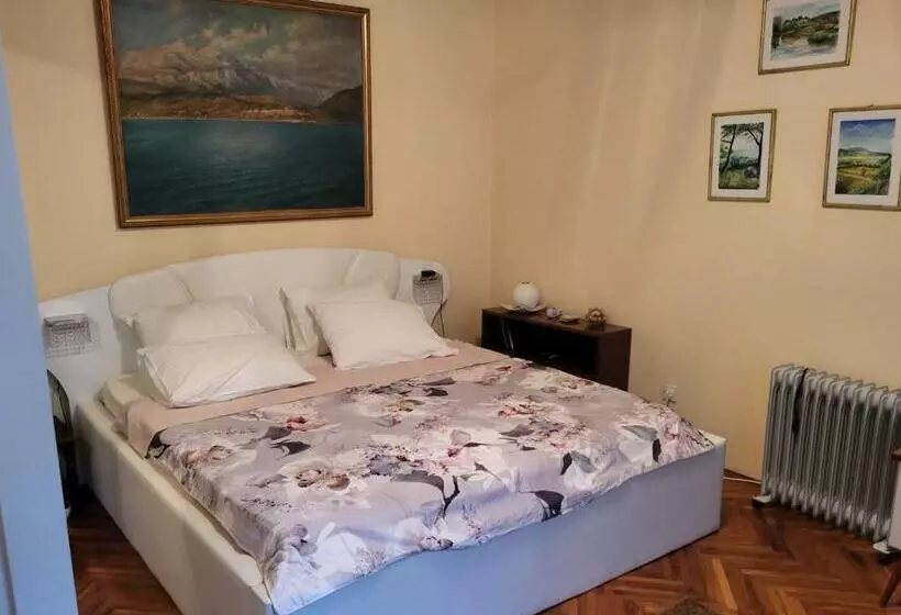 پانسیون Lovorika