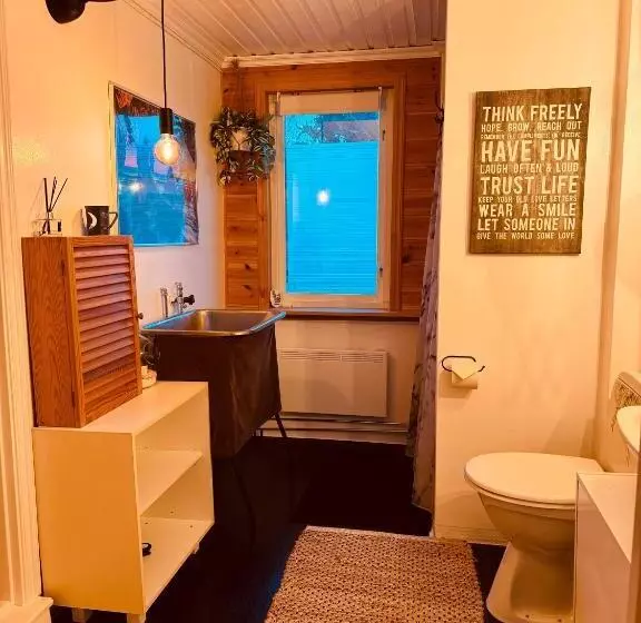 ペンション Rustic Haven Bed And Breakfast Near Klarälvsbanan And Swimming Area