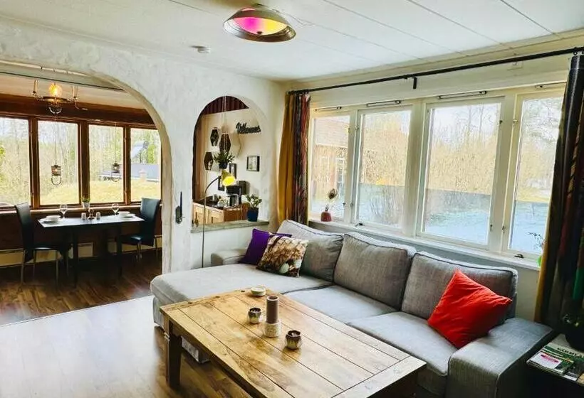 ペンション Rustic Haven Bed And Breakfast Near Klarälvsbanan And Swimming Area