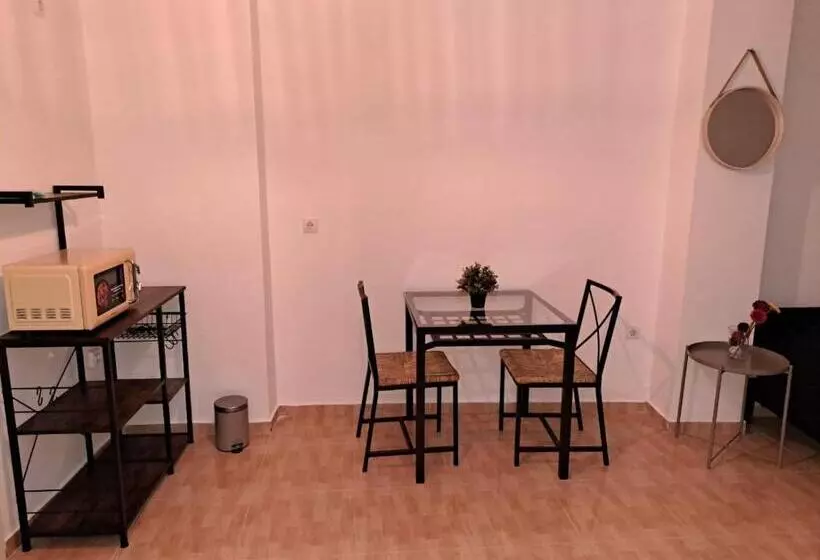 Majatalo Liam Studio In Sevilla Centric