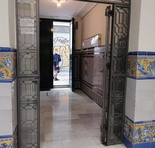 Majatalo Liam Studio In Sevilla Centric