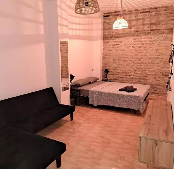 Majatalo Liam Studio In Sevilla Centric
