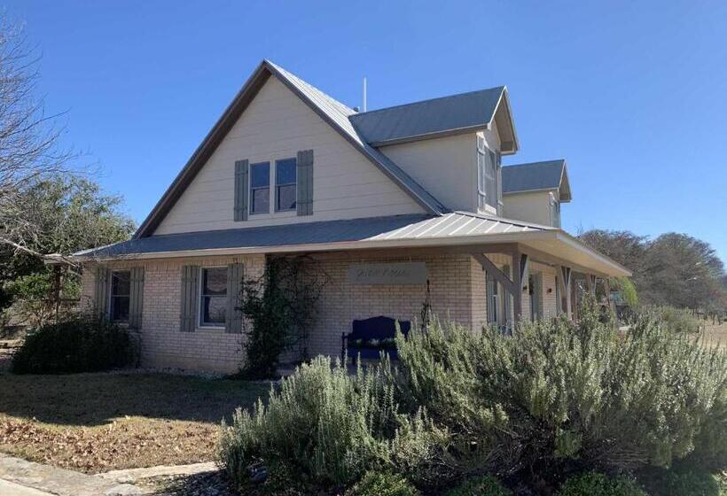 بنسيون Water S Edge Guesthouse Bandera