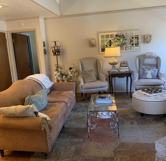 بنسيون Water S Edge Guesthouse Bandera