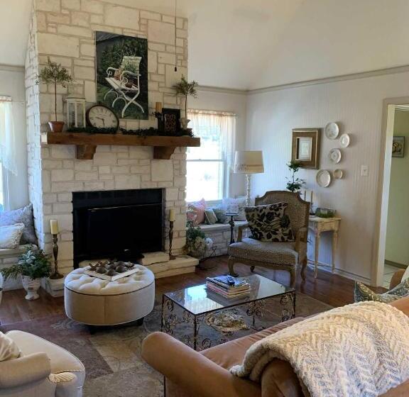 بنسيون Water S Edge Guesthouse Bandera