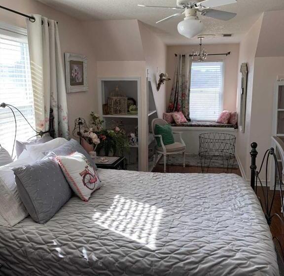 بنسيون Water S Edge Guesthouse Bandera