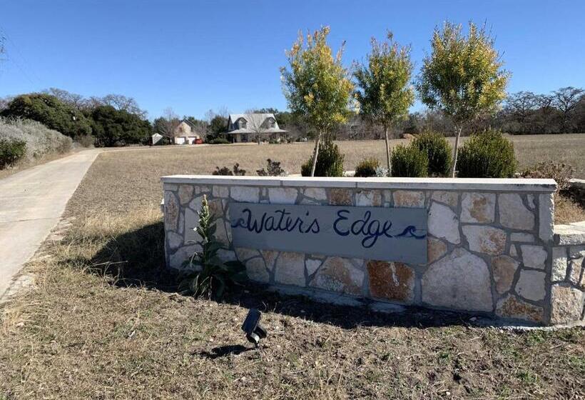 بنسيون Water S Edge Guesthouse Bandera