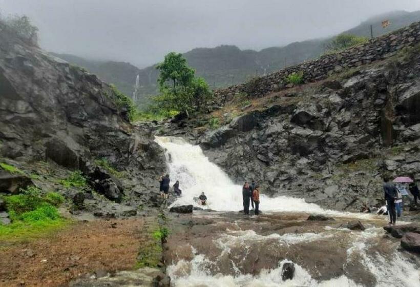 منتجع Raaviz Recidency