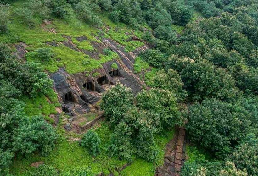 منتجع Raaviz Recidency