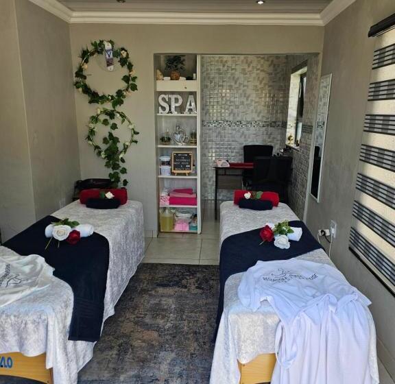 مبيت وإفطار Regorogile Guest House Spa And Conference