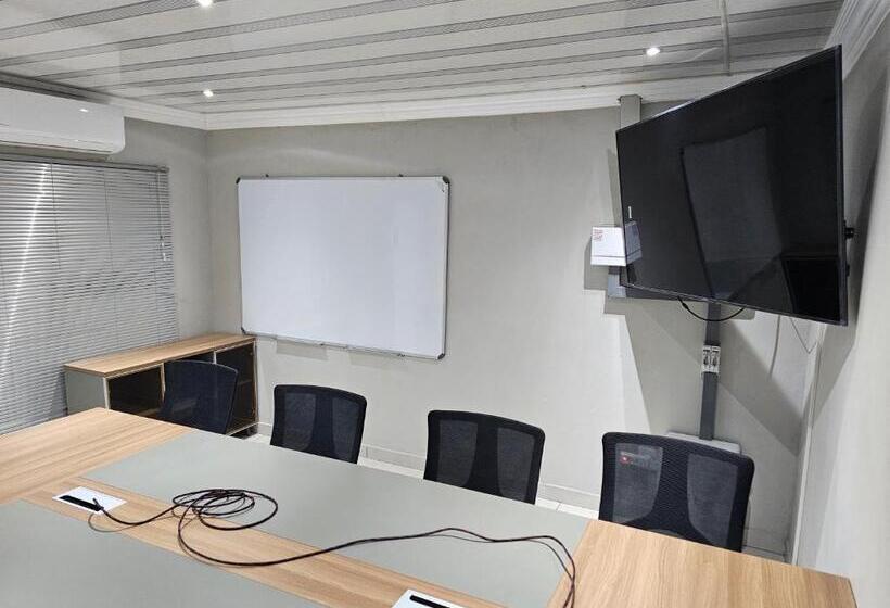 مبيت وإفطار Regorogile Guest House Spa And Conference