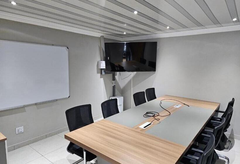 مبيت وإفطار Regorogile Guest House Spa And Conference