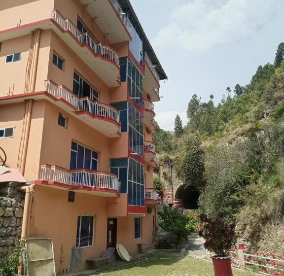 هتل Red Roof & Restaurant