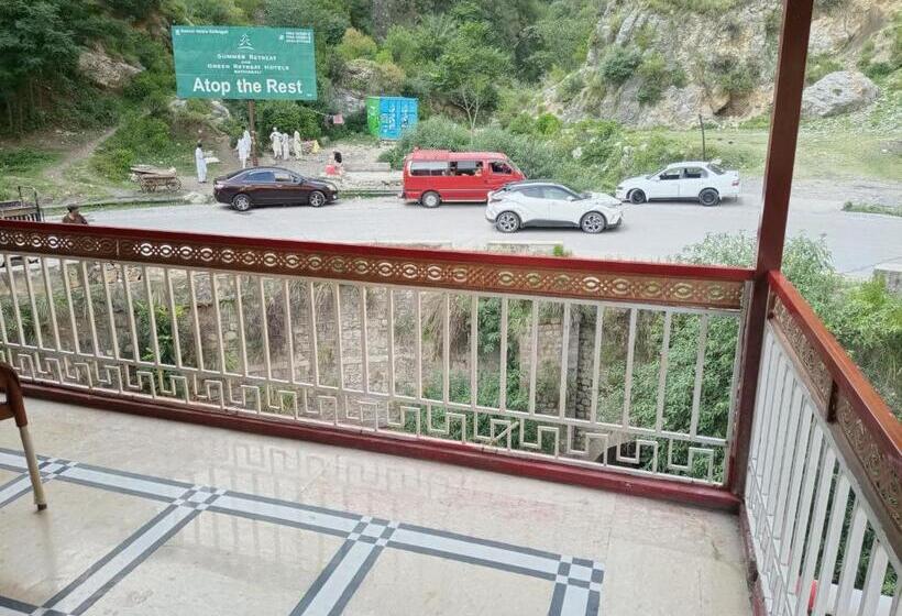 هتل Red Roof & Restaurant