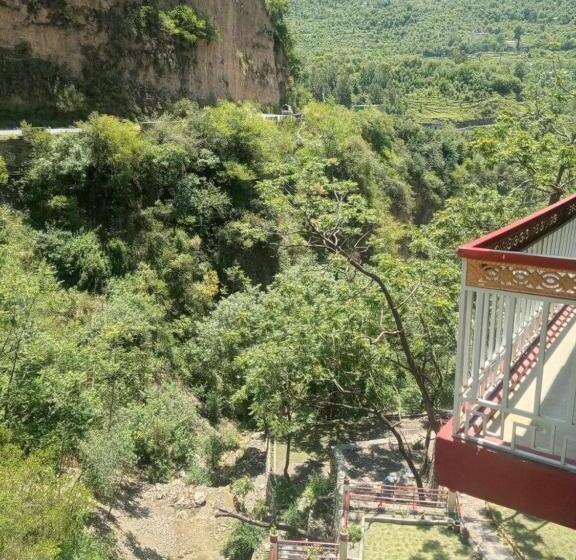 هتل Red Roof & Restaurant