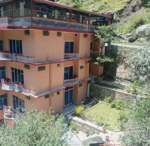 هتل Red Roof & Restaurant