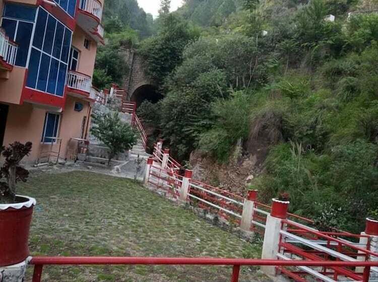 هتل Red Roof & Restaurant