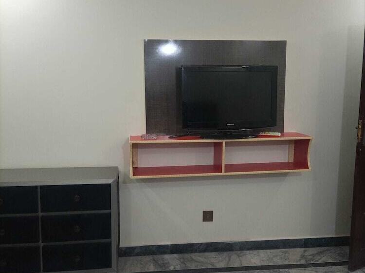 هتل Red Roof & Restaurant