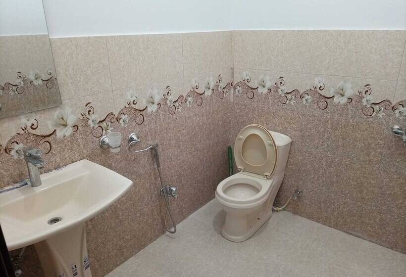 هتل Red Roof & Restaurant