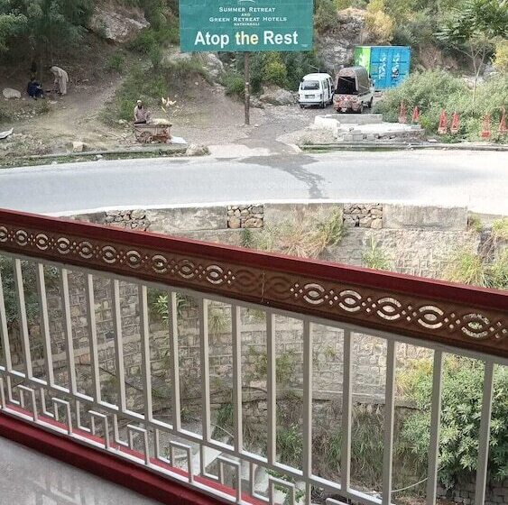 هتل Red Roof & Restaurant