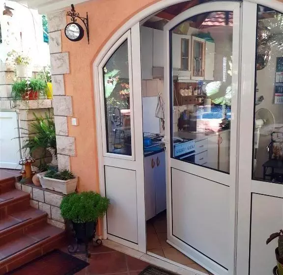پانسیون Guesthouse Gavrilović 28 A