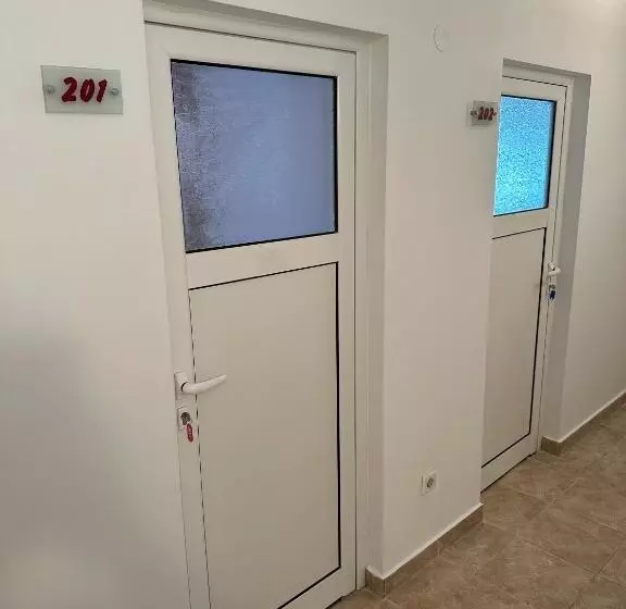 ペンション Pirin Rooms