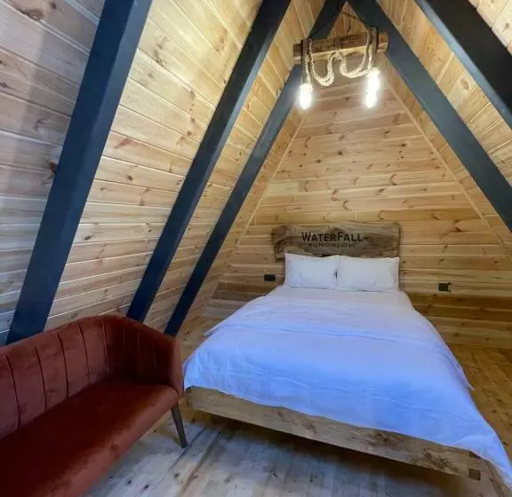 Aamiaismajoitus (B&B) Waterfallbungalow