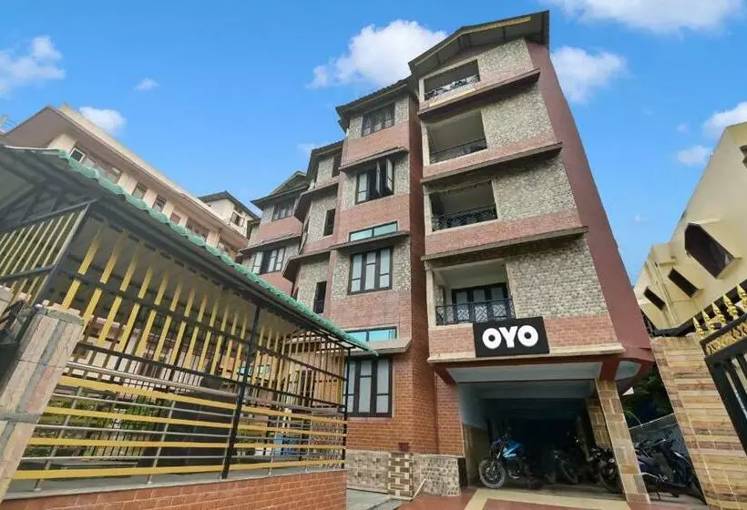 Hotelli Oyo Flagship 81524 Gp Lodge