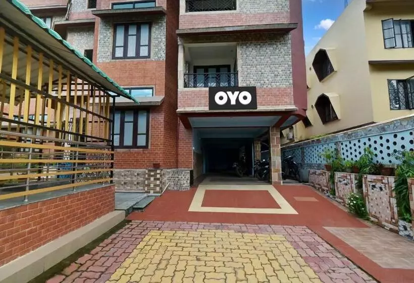 Hotelli Oyo Flagship 81524 Gp Lodge
